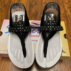 Black Skechers Sandals with Yoga Mat Comfort
